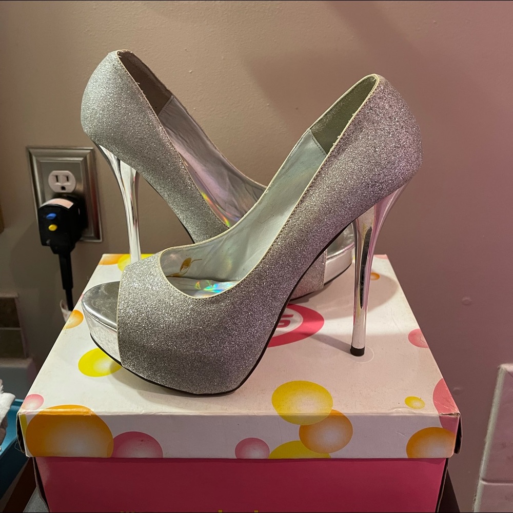 Soda Brand Spike Heel Silver Glitter Shoes Sz 10